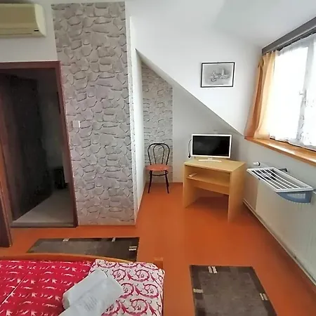 Joos Bed & Breakfast 3*